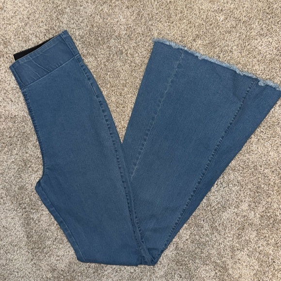 Juniors High Waisted, Stretch, Flared Jeans Sm M - Picture 1 of 7